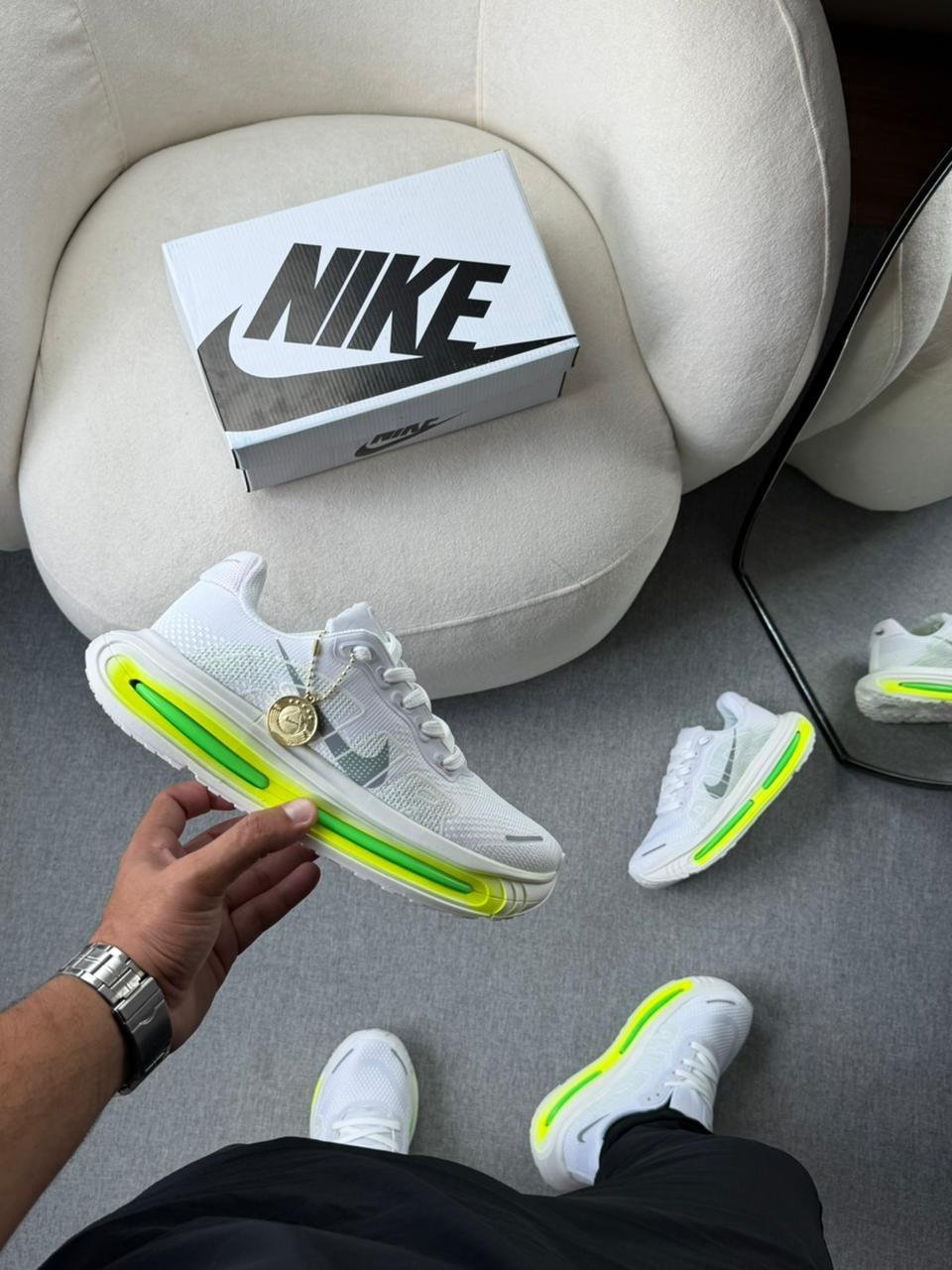 Tênis Nike Vomero - Branco/Verde/Cinza RDS