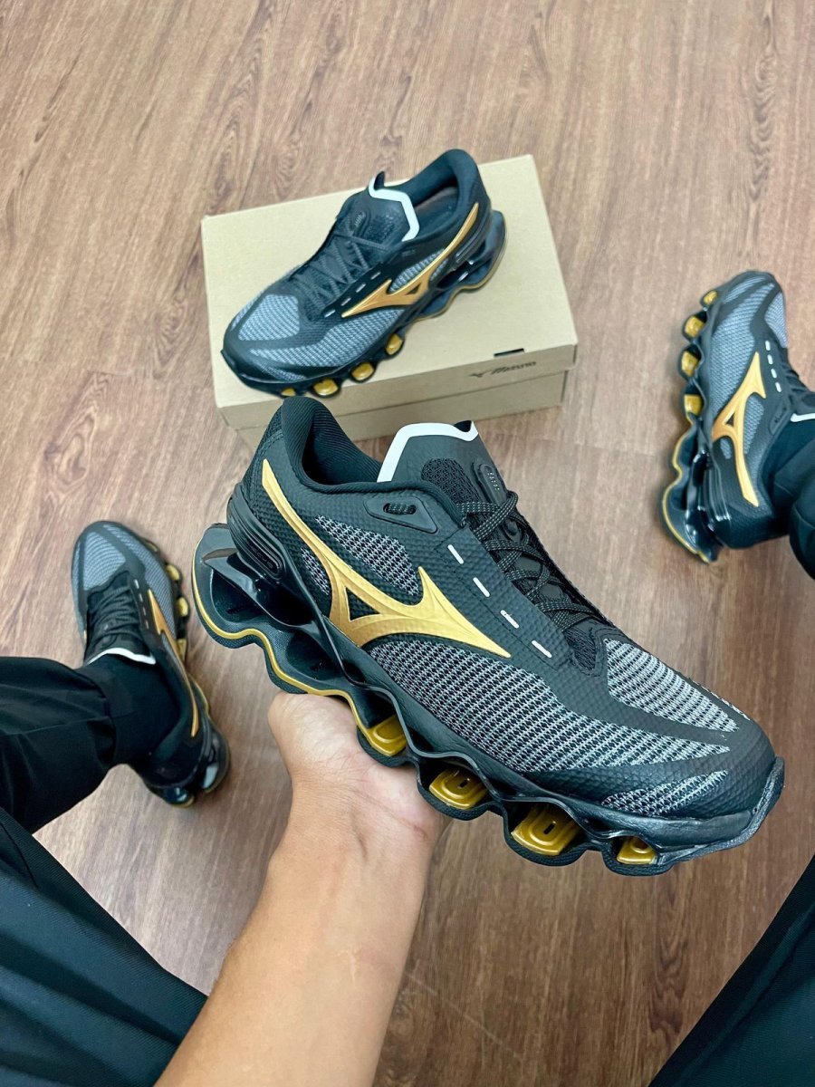 Mizuno Wave Prophecy 15 Preto/Dourado Premium DDM
