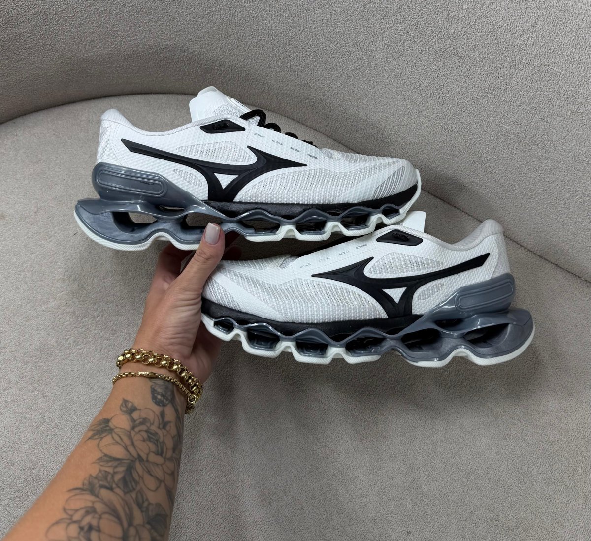 Mizuno Wave Prophecy 15 Branco/Preto/Cinza Premium DDM
