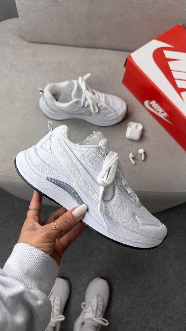 Nike Fit EST 1972 - Branco/Prata RDS